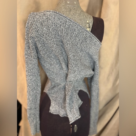 Hollister Gray Cowl Neck Sweater Size Small - Picture 6 of 13